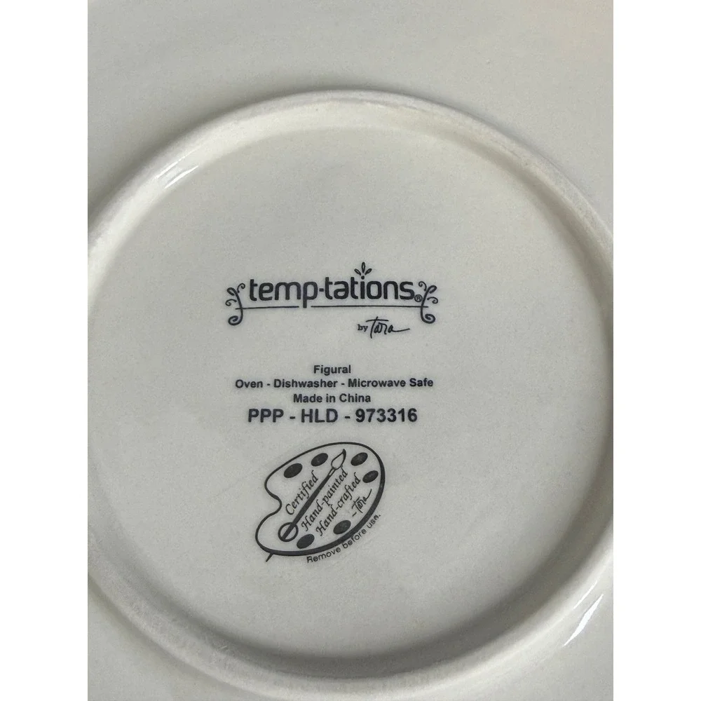 Temp-tations Figural Christmas Pie Dish with Wreath Lid Red Ceramic BakerPPP-HLD